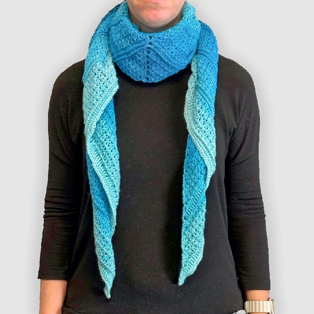 Trendy handmade triangular scarf with blue gradient and glitter effect – summer and transitional scarf, 163 x 70 cm