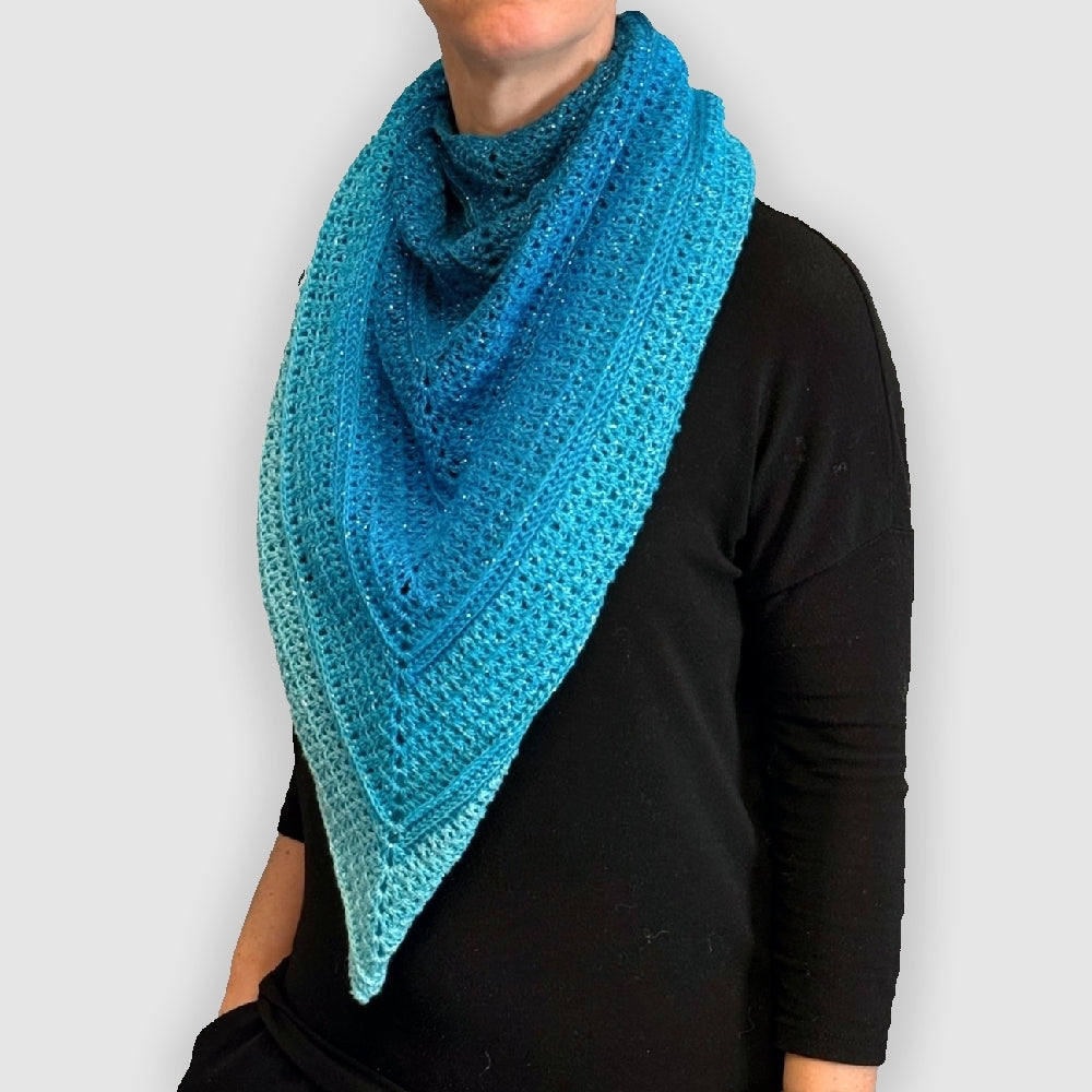 Trendy handmade triangular scarf with blue gradient and glitter effect – summer and transitional scarf, 163 x 70 cm