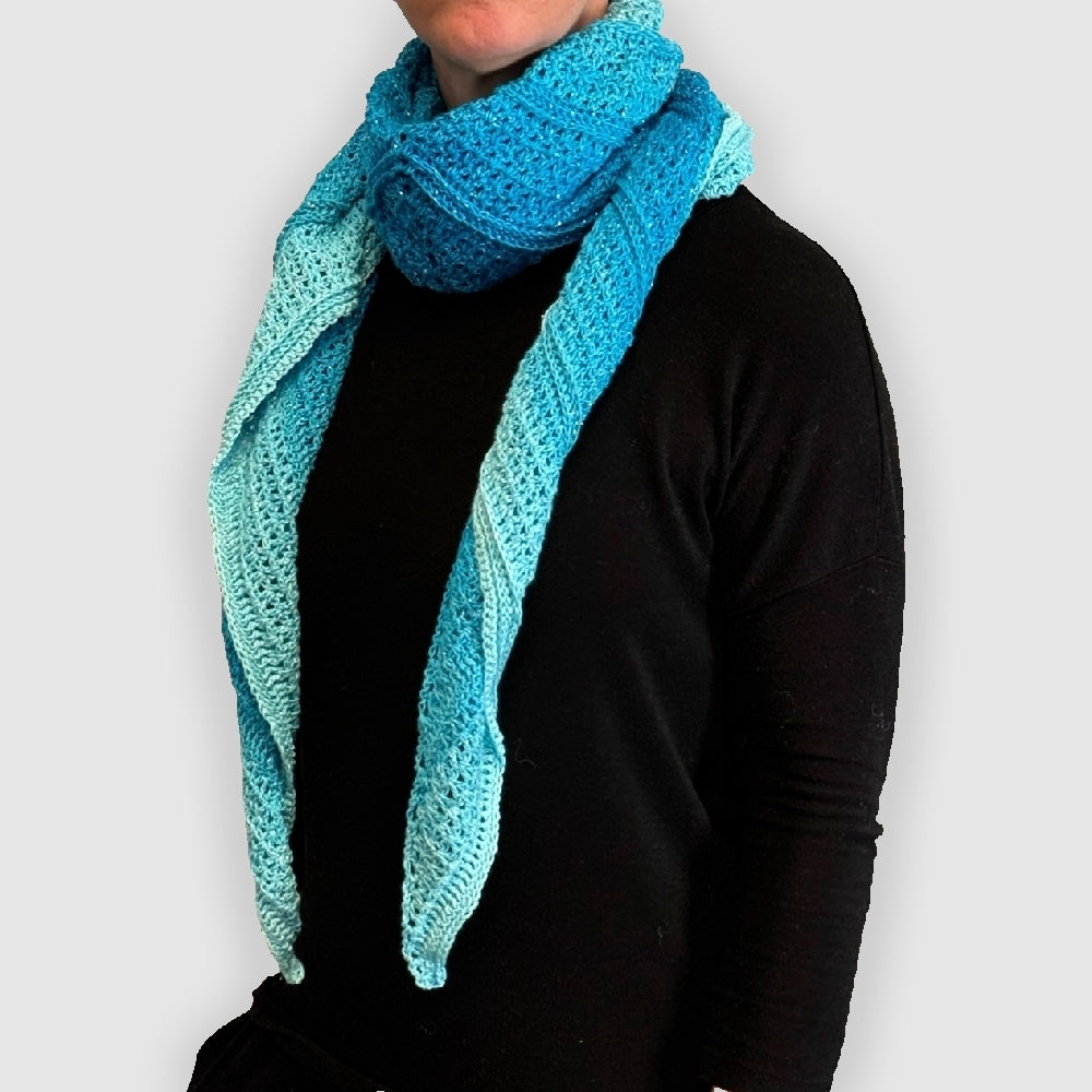 Trendy handmade triangular scarf with blue gradient and glitter effect – summer and transitional scarf, 163 x 70 cm